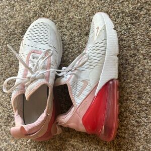 Pink Nike 270’s